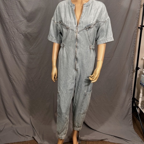 Super stylish Zara denim jumpsuit! - Picture 2 of 8